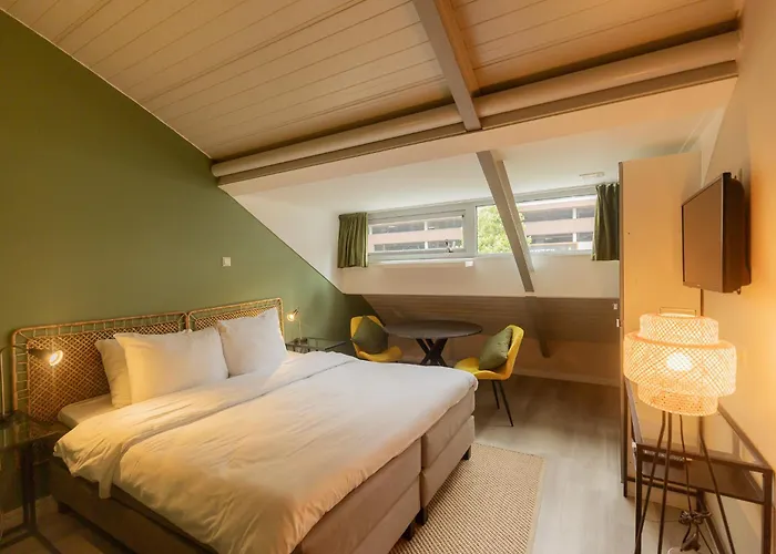 FLOATS by H2OTEL Rotterdam