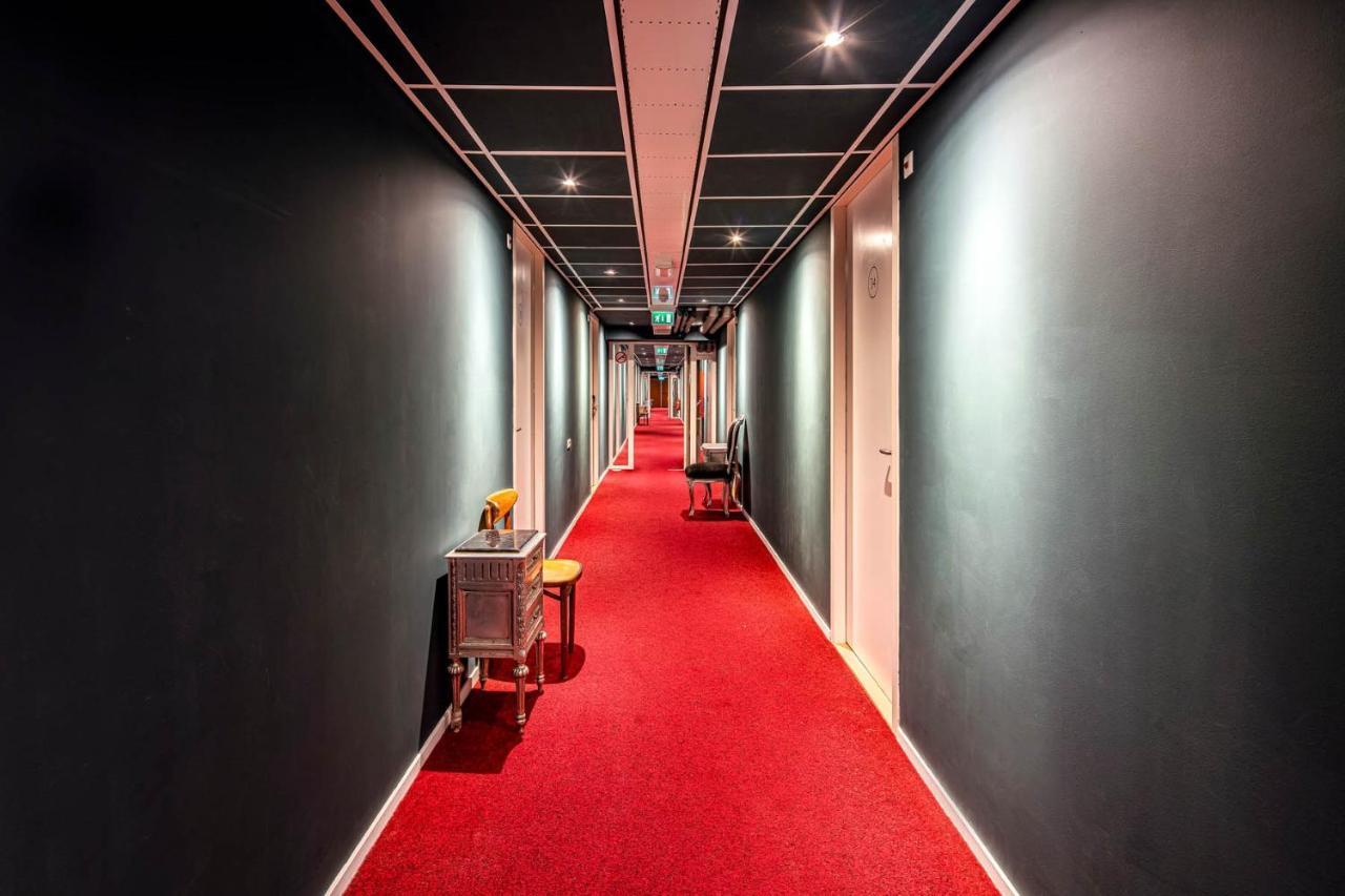 Hotel Floats By H2otel