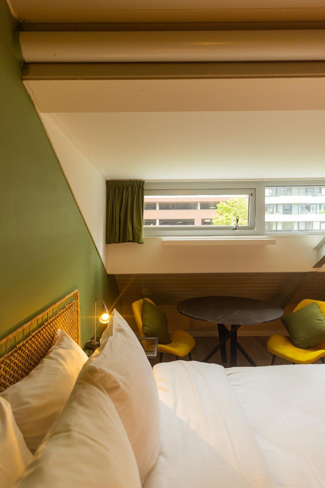 Hotel Floats By H2otel